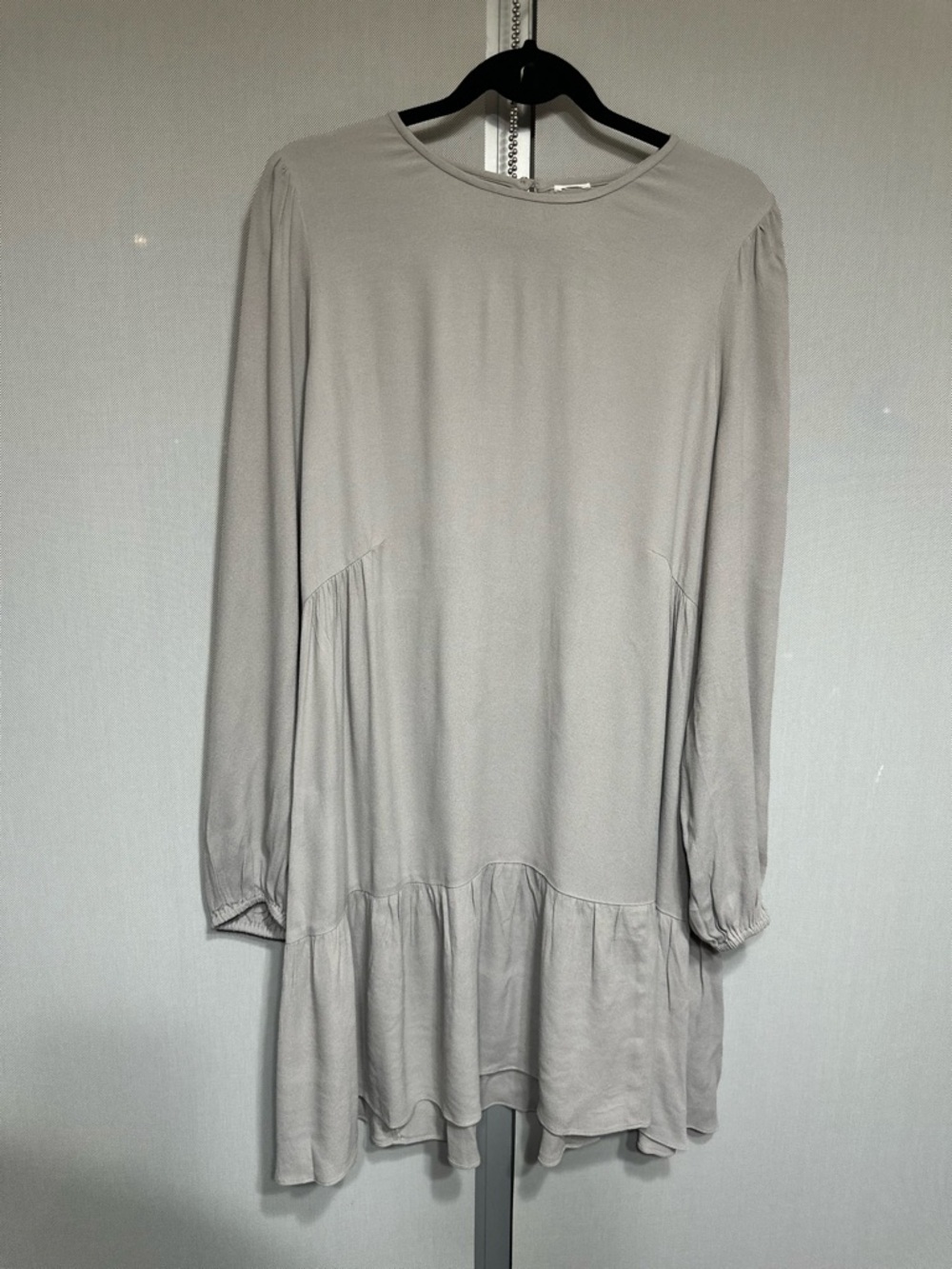 Aritzia Wilfred ($110) Lambrusco Light Grey Tiered Mini Dress PTP 23” AS IS - Picture 6 of 14
